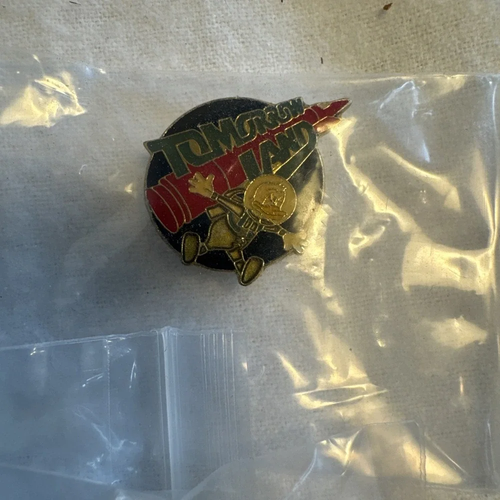 5 Hat Lapel Scarf Pins Buttons Some Vintage Atlanta Olympics DisneyLand Mixed